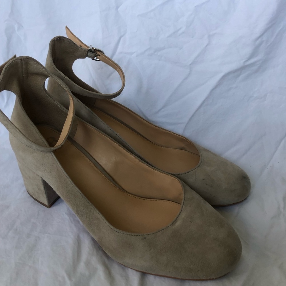 Gianni Bini Tan Suede shoes